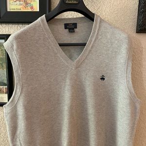 Men’s Brooks Brothers gray sweater vest size L.